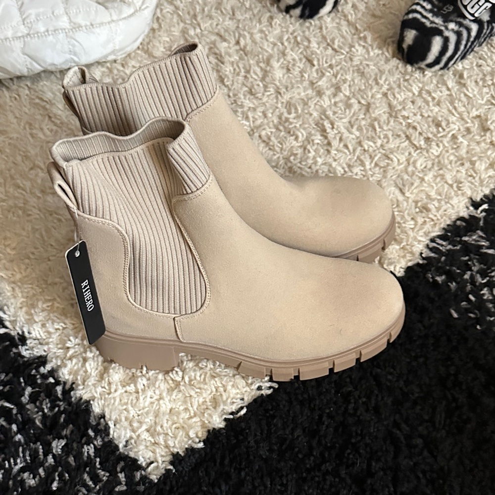 River Island Cream Chelsea Ankle Boots